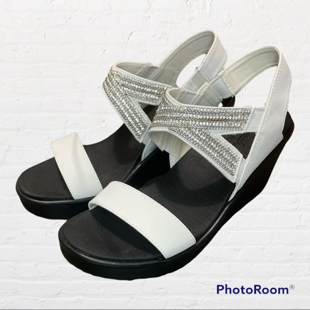 Skechers Luxe Foam wedge sandals. Size 7 new without box